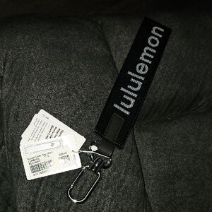 Lululemon Never Lost Keychain!! Nwts, BLK/WHT!!